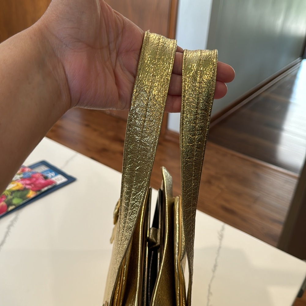 GOLD VINTAGE LOOK PURSE - Picture 9 of 9